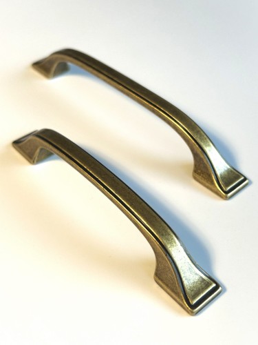 Imperia D1 - uchwyty do mebli w starym złocie na 96 mm