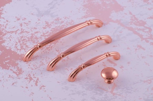 włoskie uchwyty do mebli różowe złoto glam błysk 160 128 96 gałka avola orions.jpg