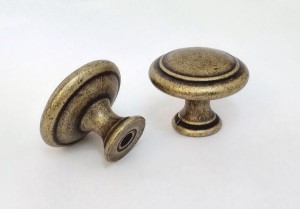 Enzo 09- Möbelknopf Altmessing 30mm