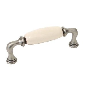 Decorani 19 - Möbelgriff aus heller cremefarbener Porzellan für 96 mm