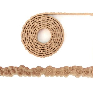 ELASTISCHE LEISTE AUS HOLZSTAUB IN DER ROLLE - F574141