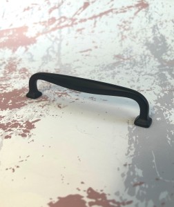 MANZO N4 - Möbelgriff schwarz matt 128mm