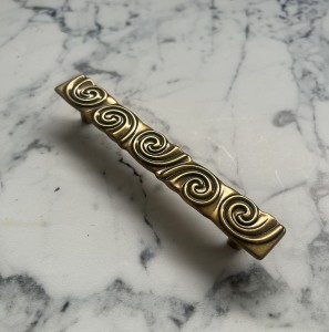 Bellezza A8 - Möbelgriff antik gold 128 mm