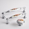 uchwyt porcelanowy kwiat 128mm