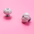 porcelanowe uchwyty do mebli giusti włoskie uchwyty meblowe gałka meblowa dynia biała złota chrom czarna.jpg