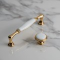 porcelanowe uchwyty do mebli asti giusti złote z białą porcelaną orions.pl.jpg