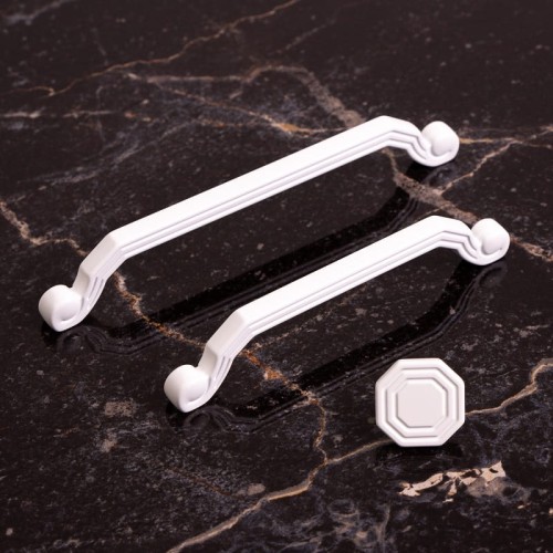 biale uchwyty do mebli.jpg