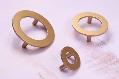 uchwyty meblowe kółka ring okrągłe matowe złoto nowoczesne uchwyty do mebli minimalistyczny styl uchwyty kuchenne bialystok orions.pl giusti.jpg