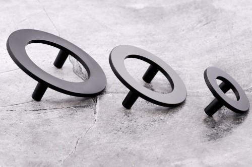 czarny uchwyt do mebli kółko ring pierścień nowoczesne uchwyty kółka czarne matowe giusti włoskie uchwyty.jpg