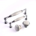 porcelanowe uchwyty do mebli Asti włoskie giusti uchwyty meblowe retro angielskie.jpg