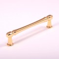 nowoczesny złoty uchwyt meblowy 128mm złoty uchwyt kuchenny uchwyt do mebli złoty połysk włoskie uchwyty meblowe złote giusti.jpg