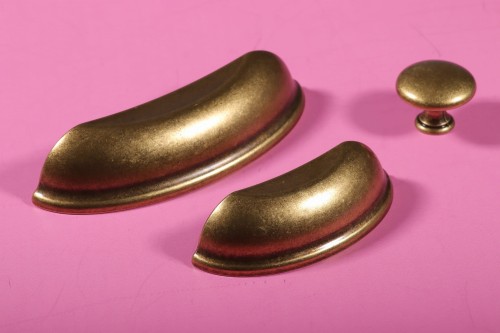 uchwyty do mebli stare złoto muszelki uchwyty do kuchni złoto postarzane uchwyty muszel kuchenne stare złoto 96mm 64mm gałki 30mm orions.pl.jpg