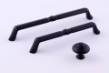 Czarny-uchwyt-do-mebli-matowy-reling-128mm-GIUSTI-Kod-producenta-Squillare-N4.jpeg