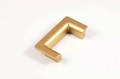 UCHWYT MEBLOWY KWADRATOWY ZŁOTY 64mm MATOWY GIUSTI.jpg