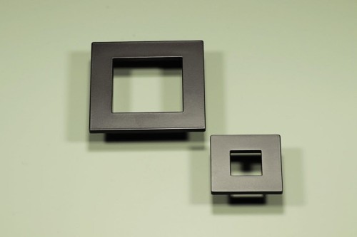 czarne nowoczesne uchwyty do mebli uchwyt do mebli kwadrat czarny 64 mm.jpg