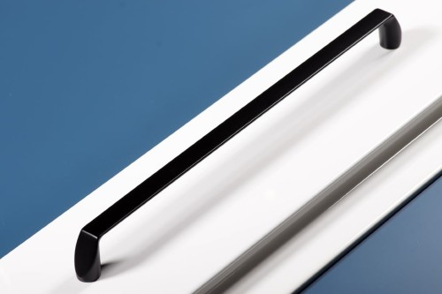 czarny uchwyt do mebli relingowy 224mm giusti.jpg