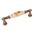Flora- stary mosiądz uchwyt ceramiczny z kwiatem 96mm.jpg
