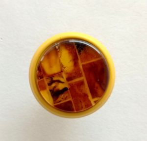 Metaxa Yellow- gelber Möbelknopf mit Bernstein 39mm